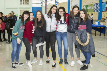 La VII Jornada de Solidaridad del colegio del Puy de Estella reunió el 5 de abril a alumnado, profesorado, familias y amigos de este centro en las instalaciones educativas para participar en un intenso programa de actividades gracias al cual se consiguieron recuadar fondos para poner en marcha un proyecto de ayuda en Kiongwani (Kenia).