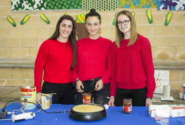 La VII Jornada de Solidaridad del colegio del Puy de Estella reunió el 5 de abril a alumnado, profesorado, familias y amigos de este centro en las instalaciones educativas para participar en un intenso programa de actividades gracias al cual se consiguieron recuadar fondos para poner en marcha un proyecto de ayuda en Kiongwani (Kenia).