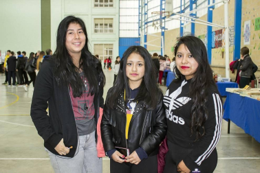 La VII Jornada de Solidaridad del colegio del Puy de Estella reunió el 5 de abril a alumnado, profesorado, familias y amigos de este centro en las instalaciones educativas para participar en un intenso programa de actividades gracias al cual se consiguieron recuadar fondos para poner en marcha un proyecto de ayuda en Kiongwani (Kenia).