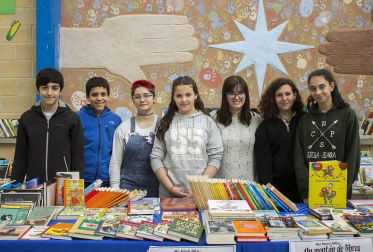 La VII Jornada de Solidaridad del colegio del Puy de Estella reunió el 5 de abril a alumnado, profesorado, familias y amigos de este centro en las instalaciones educativas para participar en un intenso programa de actividades gracias al cual se consiguieron recuadar fondos para poner en marcha un proyecto de ayuda en Kiongwani (Kenia).