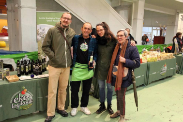 El Consejo de la Producción Agraria de Navarra (CPAEN-NNPEK) organizó la cuarta edición de la Feria Navarra Ecológica del 5 al 7 de abril en la antigua estación de autobuses de Pamplona. Un evento anual que reunió a profesionales, productores y consumidores de productos ecológicos en un evento que mejoró tanto las cifras de venta como las de visitantes respecto a años anteriores.