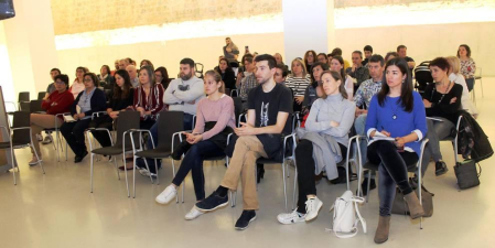 El Palacio de Congresos y Auditorio Baluarte de Pamplona acoge del 12 al 14 de abril una feria con todo tipo de actividades para la familia.