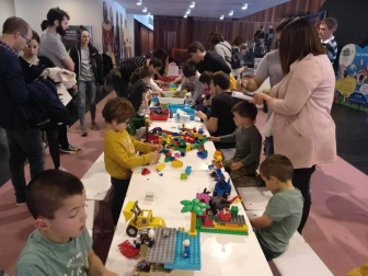 El Palacio de Congresos y Auditorio Baluarte de Pamplona acoge del 12 al 14 de abril una feria con todo tipo de actividades para la familia.