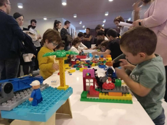 El Palacio de Congresos y Auditorio Baluarte de Pamplona acoge del 12 al 14 de abril una feria con todo tipo de actividades para la familia.