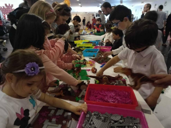 El Palacio de Congresos y Auditorio Baluarte de Pamplona acoge del 12 al 14 de abril una feria con todo tipo de actividades para la familia.