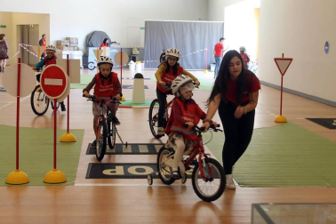 El Palacio de Congresos y Auditorio Baluarte de Pamplona acoge del 12 al 14 de abril una feria con todo tipo de actividades para la familia.