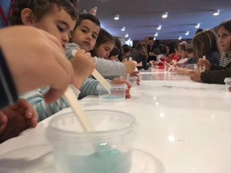 El Palacio de Congresos y Auditorio Baluarte de Pamplona acoge del 12 al 14 de abril una feria con todo tipo de actividades para la familia.