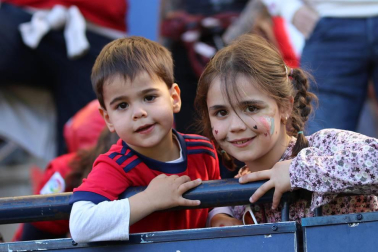 Fotos del búscate en la grada del Osasuna - Deportivo