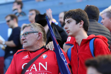 Fotos del búscate en la grada del Osasuna - Deportivo