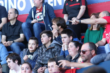 Fotos del búscate en la grada del Osasuna - Deportivo