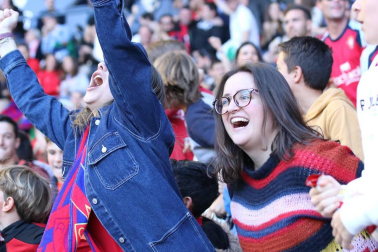 Fotos del búscate en la grada del Osasuna - Deportivo