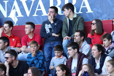 Fotos del búscate en la grada del Osasuna - Deportivo