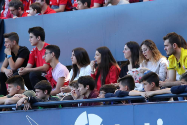 Fotos del búscate en la grada del Osasuna - Deportivo