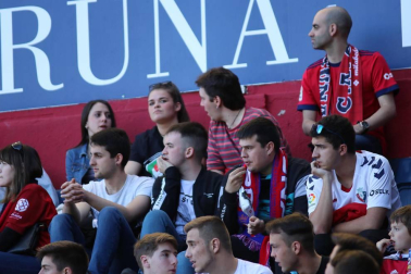 Fotos del búscate en la grada del Osasuna - Deportivo