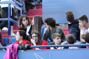Fotos del búscate en la grada del Osasuna - Deportivo