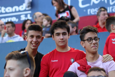 Fotos del búscate en la grada del Osasuna - Deportivo