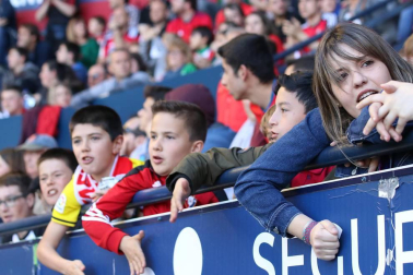 Fotos del búscate en la grada del Osasuna - Deportivo