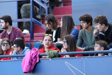 Fotos del búscate en la grada del Osasuna - Deportivo