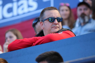 Fotos del búscate en la grada del Osasuna - Deportivo