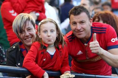 Fotos del búscate en la grada del Osasuna - Deportivo