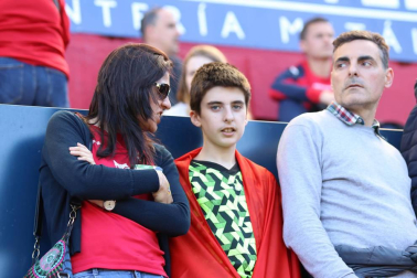 Fotos del búscate en la grada del Osasuna - Deportivo