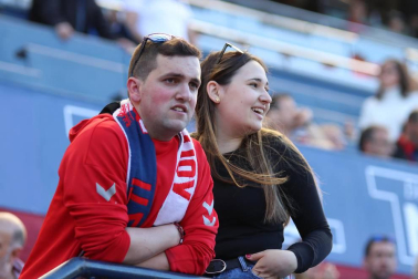 Fotos del búscate en la grada del Osasuna - Deportivo