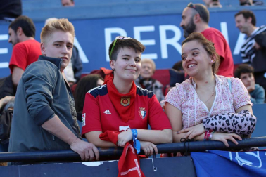 Fotos del búscate en la grada del Osasuna - Deportivo