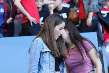 Fotos del búscate en la grada del Osasuna - Deportivo
