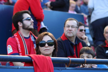 Fotos del búscate en la grada del Osasuna - Deportivo