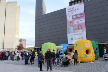 El Palacio de Congresos y Auditorio Baluarte de Pamplona acoge del 12 al 14 de abril una feria con todo tipo de actividades para la familia.