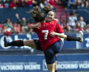 Galería de imágenes del Osasuna-Alavés disputado este domingo en El Sadar.