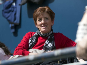 Fotos del búscate en la grada del Osasuna Femenino-Alavés
