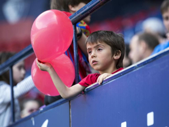 Fotos del búscate en la grada del Osasuna Femenino-Alavés