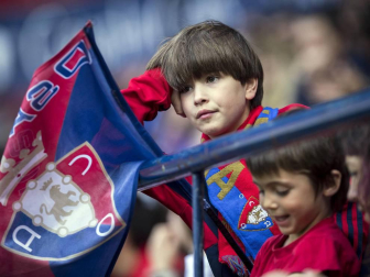 Fotos del búscate en la grada del Osasuna Femenino-Alavés