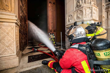 Imágenes del incendio en la catedral Notre Dame de París.