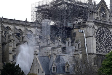 Imágenes del incendio en la catedral Notre Dame de París.