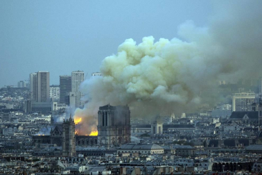 Imágenes del incendio en la catedral Notre Dame de París.