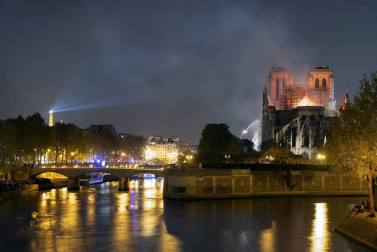 Imágenes del incendio en la catedral Notre Dame de París.