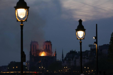 Imágenes del incendio en la catedral Notre Dame de París.