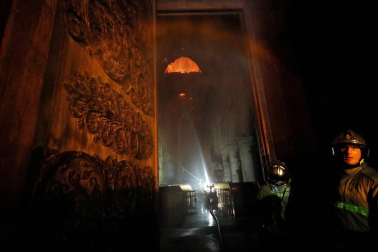 Imágenes del incendio en la catedral Notre Dame de París.