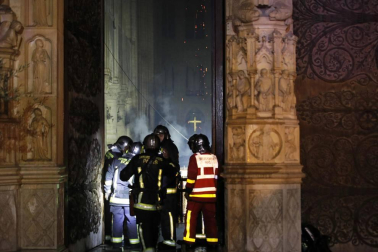 Imágenes del incendio en la catedral Notre Dame de París.