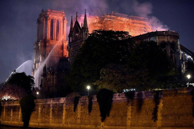 Imágenes del incendio en la catedral Notre Dame de París.