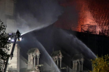 Imágenes del incendio en la catedral Notre Dame de París.
