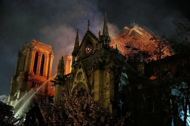 Imágenes del incendio en la catedral Notre Dame de París.