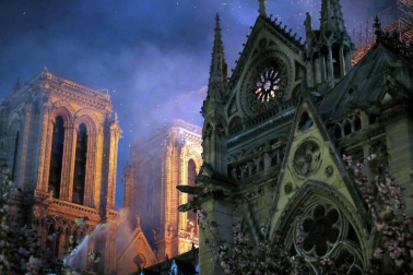 Imágenes del incendio en la catedral Notre Dame de París.
