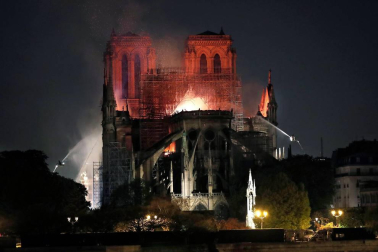 Imágenes del incendio en la catedral Notre Dame de París.
