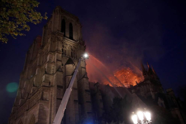 Imágenes del incendio en la catedral Notre Dame de París.