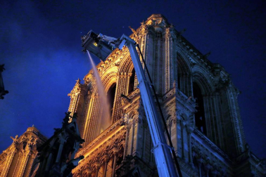 Imágenes del incendio en la catedral Notre Dame de París.