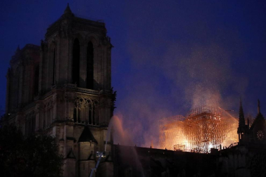 Imágenes del incendio en la catedral Notre Dame de París.