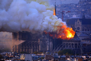Imágenes del incendio en la catedral Notre Dame de París.
